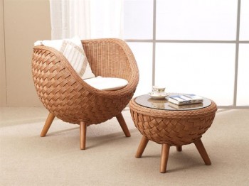 Easy rattan chair