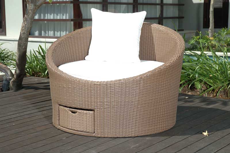 Orbit outdoor chair